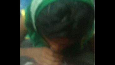 Desi Tante Pengemis Naik Kereta Lokal Sambil Mainin Kontol