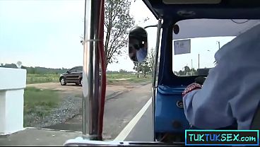 Jalanan Bangkok, Ibu Mertua Amatir, Digiring Ke Mobil, Dibawa Muter-muter Enak.