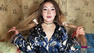 Gadis Gemuk Rusia Dengan Paha Besar Mainin Memek Sempitnya Sambil Dildo Nancep Di Dalam