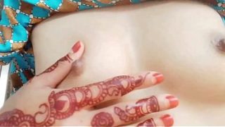 Cewek Asia Siap Digoyang, Bibir Merah Nunggu Kecupan.