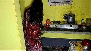 Devar Ny Kitchen Mein Bhabhi Ko Akela Dekh Kar Uski Chut Faad Di.