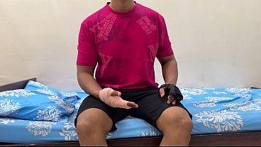 Ibu Tiri Bantu Anak Tiri Yang Luka Mandi, Malah Godain Dia. Akhirnya Nyesep Kontol, Sebelum Digenjot Keras.