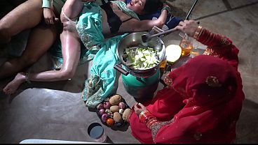 Dapur Mami Tiri, Mami India Penuh Bumbu, Mami Tiri Desi Bikin Ngiler Di Dapur