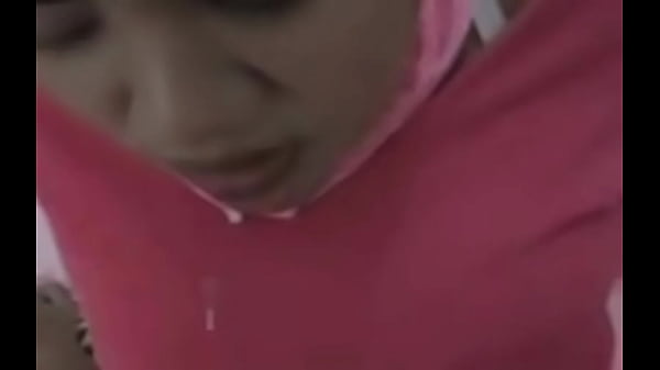 Hijab Dicopot, Bibir Digigit, Badan Basah Keringetan.