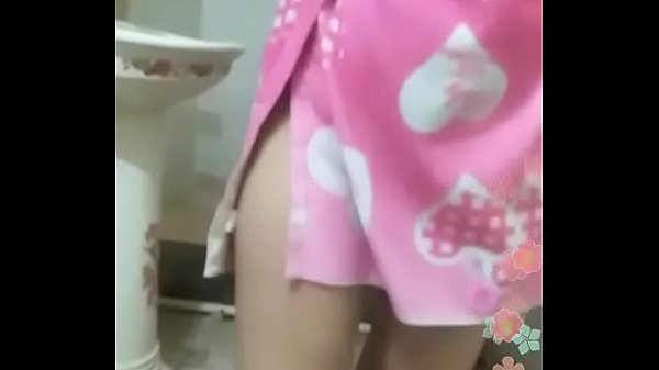 Desi Mandi Basah-basahan, Siap Digoyang Di Kamar Mandi