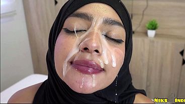Muslimah Berjilbab Digenjot Keras Sampai Penuh Kontol