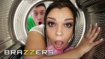 Liat Nih! Mampet Di Situasi Susah, Langsung Dikencingin Sama Bintang-bintang Brazzers Paling Gede!