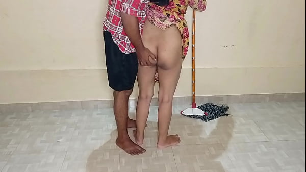 Kamar Dipepetin Bau Pel, Si Mbok Ngangkang Sambil Nyedot Kontol, Ngegas Sambil Digebukin, Suara Melas Bikin Makin Panas!