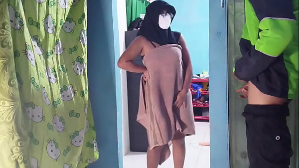 Kena Grebek Ojol Kirim Nasi Pas Lagi Mainin Kontol Sendiri.