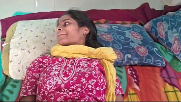 Desi Bhabhi Ko Padosi Ne Zor Se Choda, Chikhein Nikal Gayi