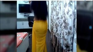 Cewek India Seksi Bugil Goyang-goyang Di Depan Kamera, Bikin Makin Panas.