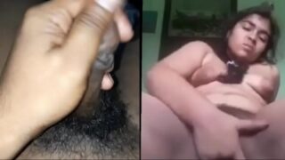 Cewek India Seksi Montok Lagi Mainin Memeknya Sendiri.