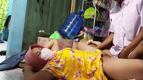 Ajak Ngentot Sama Mamah Tiri Pas Mau Berangkat Sekolah, Bikin Ngaceng Dan Basah.