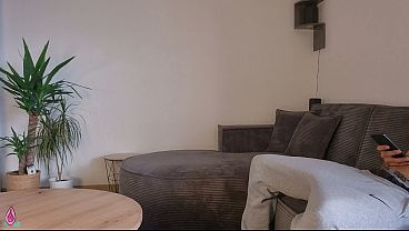 Ibu Tiri Ngeliat Anak Tiri Tegang Pas Lagi Bersihin, Langsung Bantuin Crot Di Pantat Gede Bulatnya.