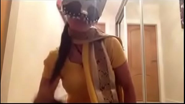 Cewek India Seksi Mainin Diri Sendiri Sampe Basah Kuyup.