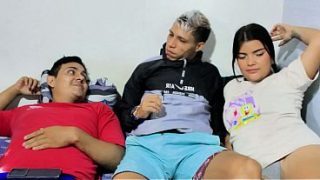 Sialan, Pacar Kakak Tiri Langsung Nancepin Kontol Besarnya Ke Dalam Lubangnya Pas Di Depan Mataku.
