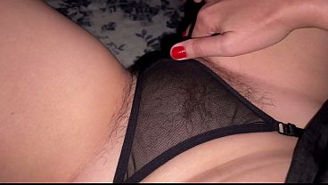 Tonton Ibu Nakal Ini Mainin Memek Bulu Lebatnya, Pov Dari Depan.