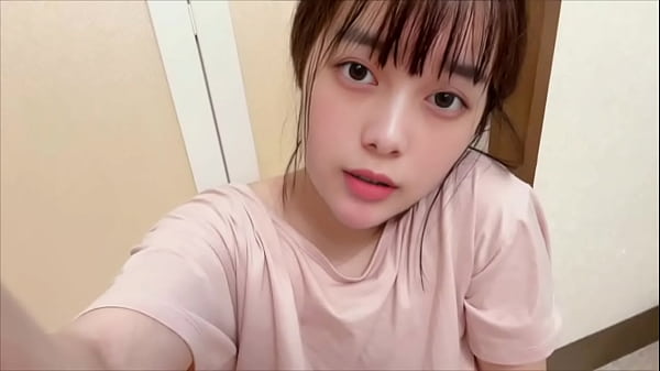 Ibu Lagi Tidur, Pas Mau Mandi Badan Bau Apek, Langsung Colmek Sambil Mainin Memek Basah.