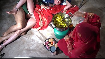 Ibu Tiri India Desi Yang Lagi Ngewe Di Dapur Sambil Dirty Talk Pakai Bahasa Hindi, Bikin Makin Panas.