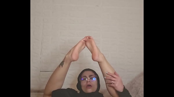 Ibu Rumah Tangga Arab, Mia, Kaki Memek Di Balik Niqab, Kompilasi Nafsu.