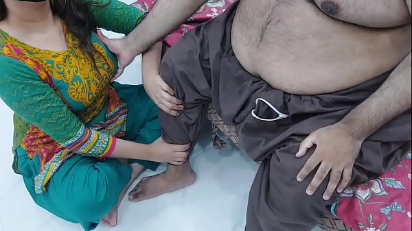 Cewek India Anak Tiri Lagi Pijitin Kaki Bokap Sambil Bokap Pegang Teteknya, Makin Panas, Audio Hindi Kotor Jelas Banget.