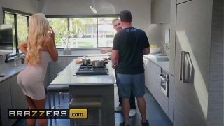Istri Orang Main Bantu-bantu Sama Tetangga – Courtney Taylor & Keiran Lee – Tangan Courtney Buka Jalan Buat Kesenangan Liar – Brazzers