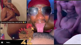 Semua Orang Makan Kalkun, Gue Lagi Ngejilat Memek.