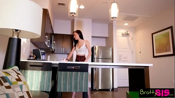 Bratty Step-sis Digigit Kontol Kakak, Malah Nangis Minta Lagi, Episode Panas S9:e4