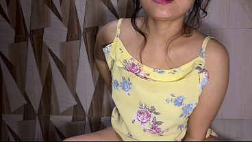 Sehari-hari Cewek India Bongsor Beol Becek Ngupas Memek Sambil Pipis. (a.i)