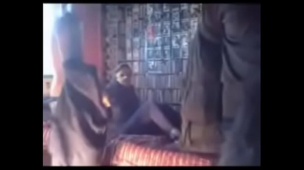 Pasangan Desi Main Tiga – Ngewe Keras Bagian 1