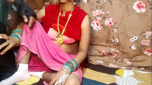 Pakaian Merah Ketat, Istri Desi Siap Digarap Suami