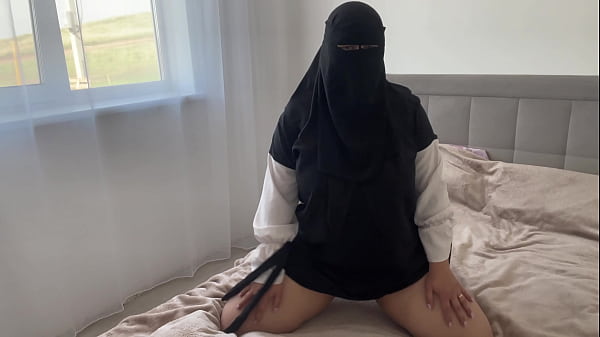 Arab Zalifah Lagi Bebersih, Celana Dalam Dilepas, Makin Greget, Bolongannya Mulus Kelihatan