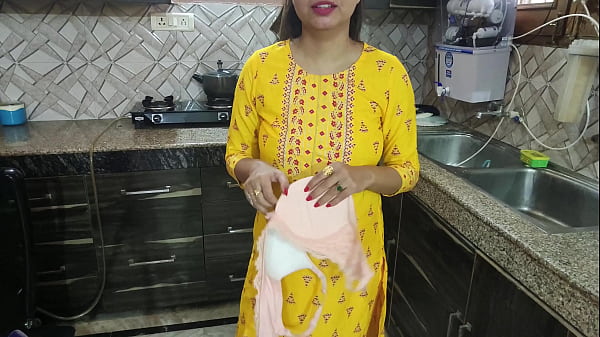 Desi Bhabhi Dapur Lagi Cuci Piring, Tiba-tiba Adik Ipar Datang Dan Bisik “bhabhi, Gue Mau Ngerasain Chut Lo, Mau Kasih Nggak?”
