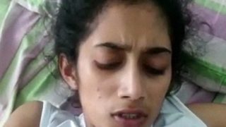 Video Sri Lanka, Cewek Mungil Montok Digojlok Dalem-dalem