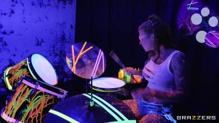 Tonton Trailer Penuh Bang The Drummer Dari Brazzers, Bikin Muncrat Di Https://zzfull.com/drumm