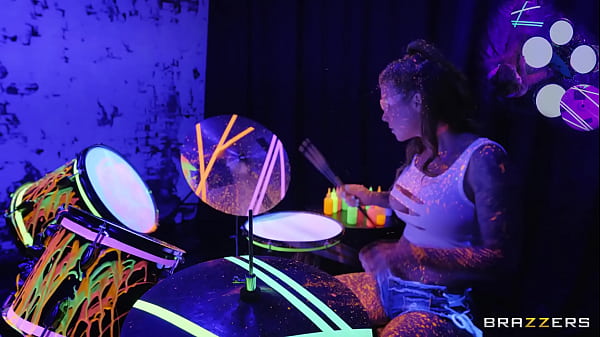 Tonton Trailer Penuh Bang The Drummer Dari Brazzers, Bikin Muncrat Di Https://zzfull.com/drumm