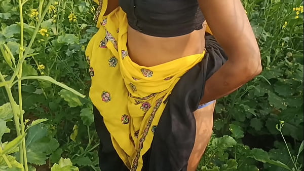 ममता को सरसों के खेत में पति ने मौका पाकर जोरदार चोदा, खुली हवा में साफ हिंदी आवाजें
