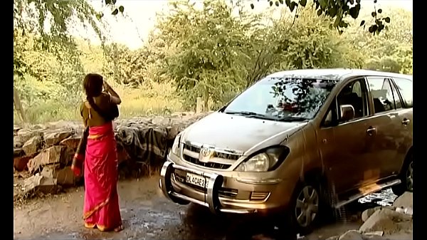 Desi Bhabhi Lagi Cuci Mobil, Bikin Gregetan.. Adegan Eksklusif, Jangan Sampe Skip!