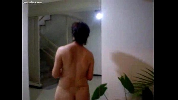 Cewek China Montok Lagi Nyiram Tanaman, Bikin Basah Kuyup!