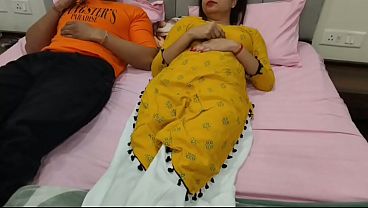 Desi Bhabhi Ko Bathroom Mein Pehli Baar Zor Se Pel Diya